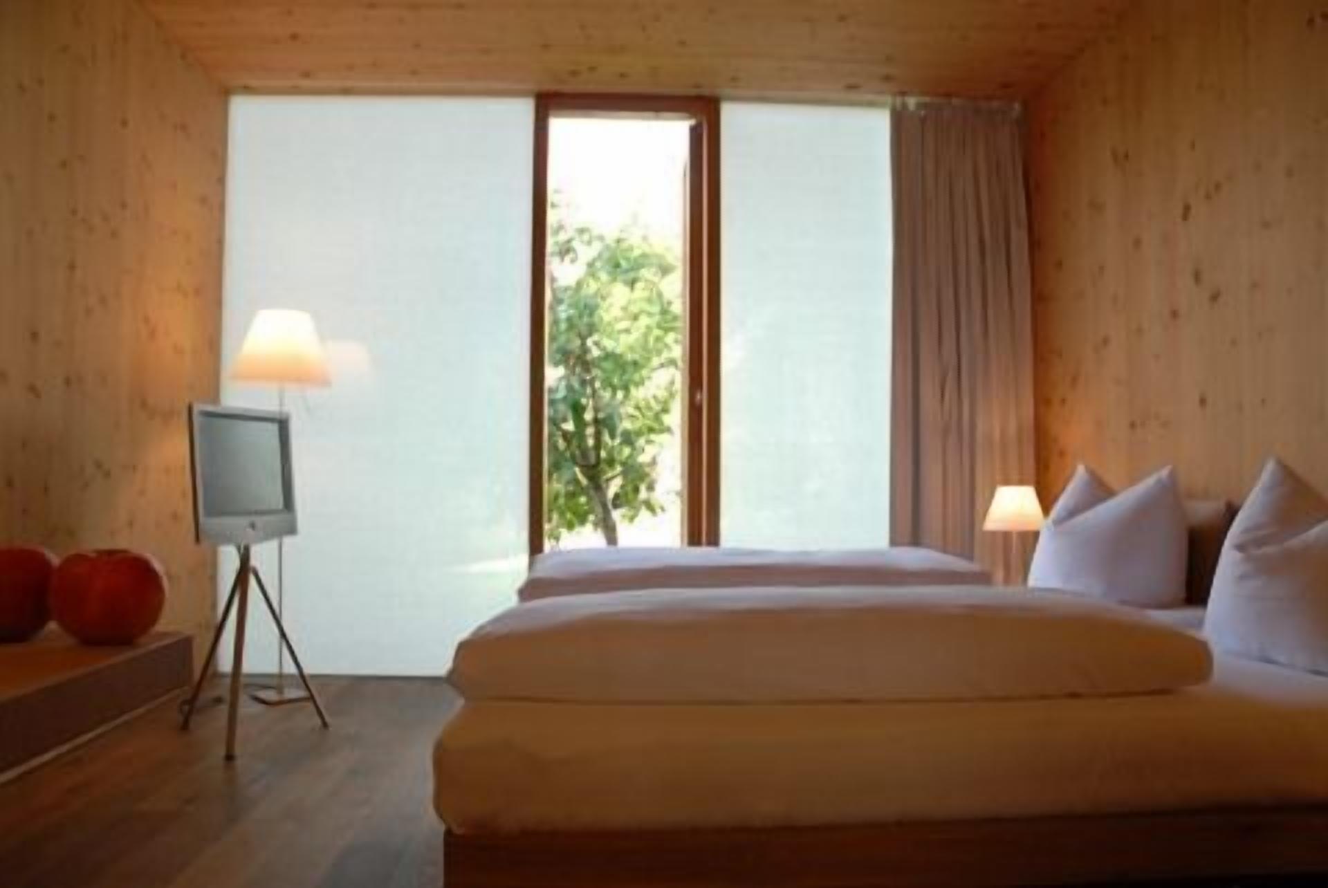 double room | desk, cots/infant beds, rollaway beds, free wifi