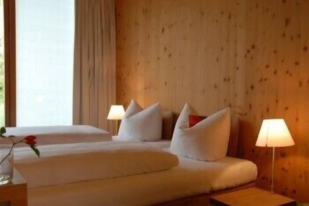 double room | desk, cots/infant beds, rollaway beds, free wifi