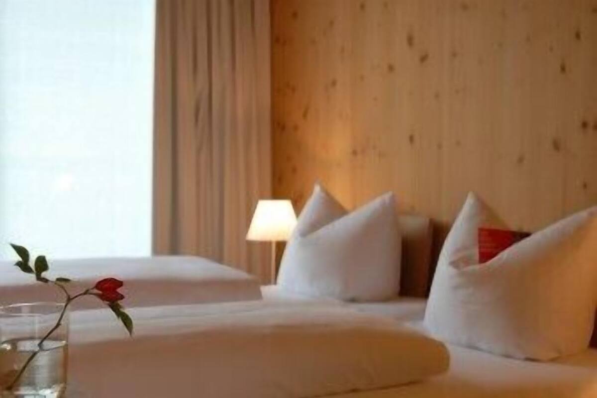 double room | desk, cots/infant beds, rollaway beds, free wifi