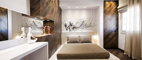 Suite, Jetted Tub | Premium bedding, in-room safe, desk, blackout drapes