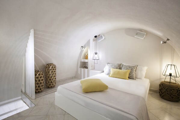 Standard Studio | Premium bedding, in-room safe, desk, blackout drapes - Privee Santorini (Santorini)