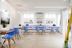 Daily buffet breakfast for a fee - Privee Santorini (Santorini)