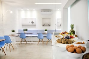 Daily buffet breakfast (EUR 10.5 per person) - Privee Santorini (Santorini)