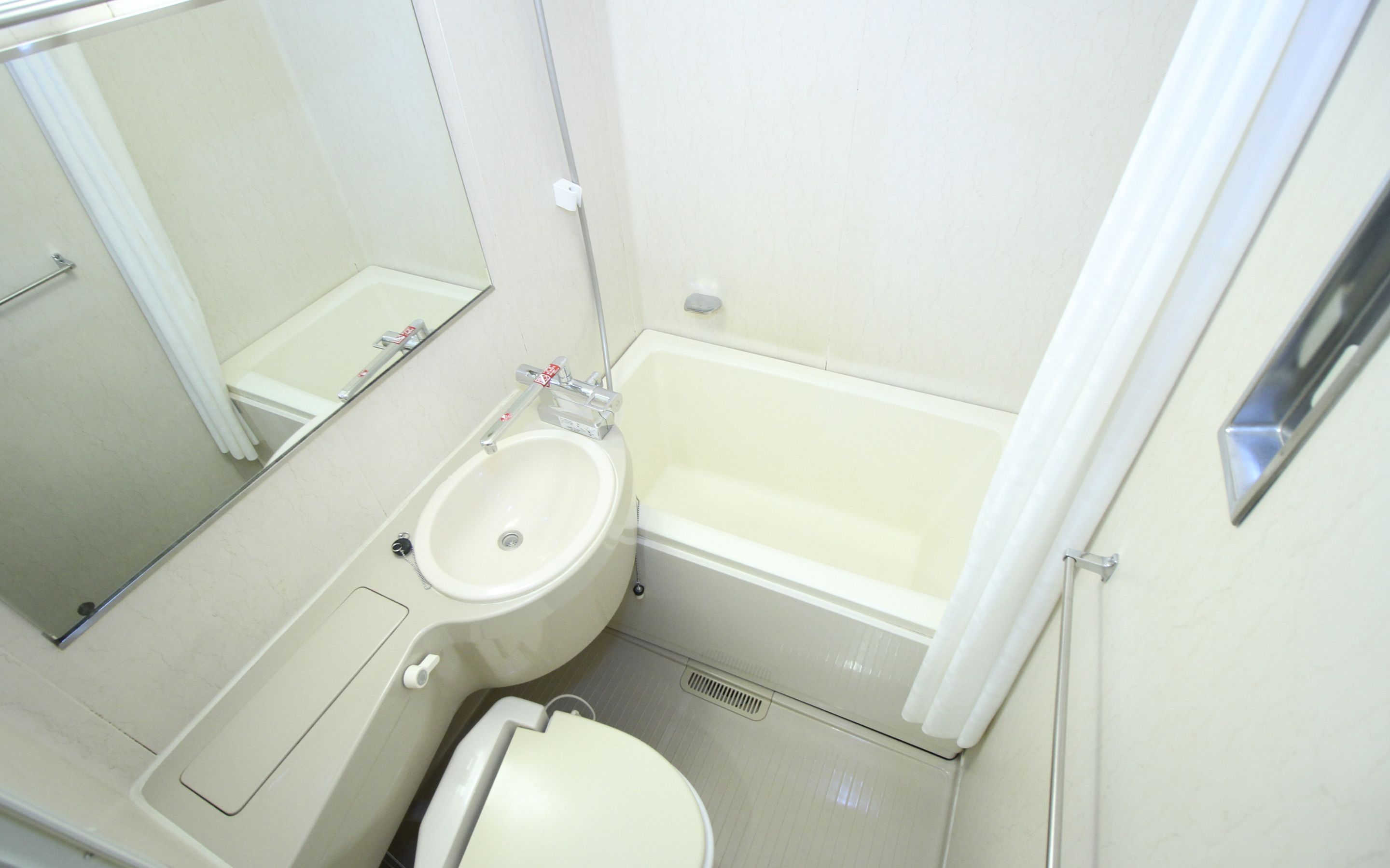 combined shower/bathtub, free toiletries, hair dryer, bathrobes