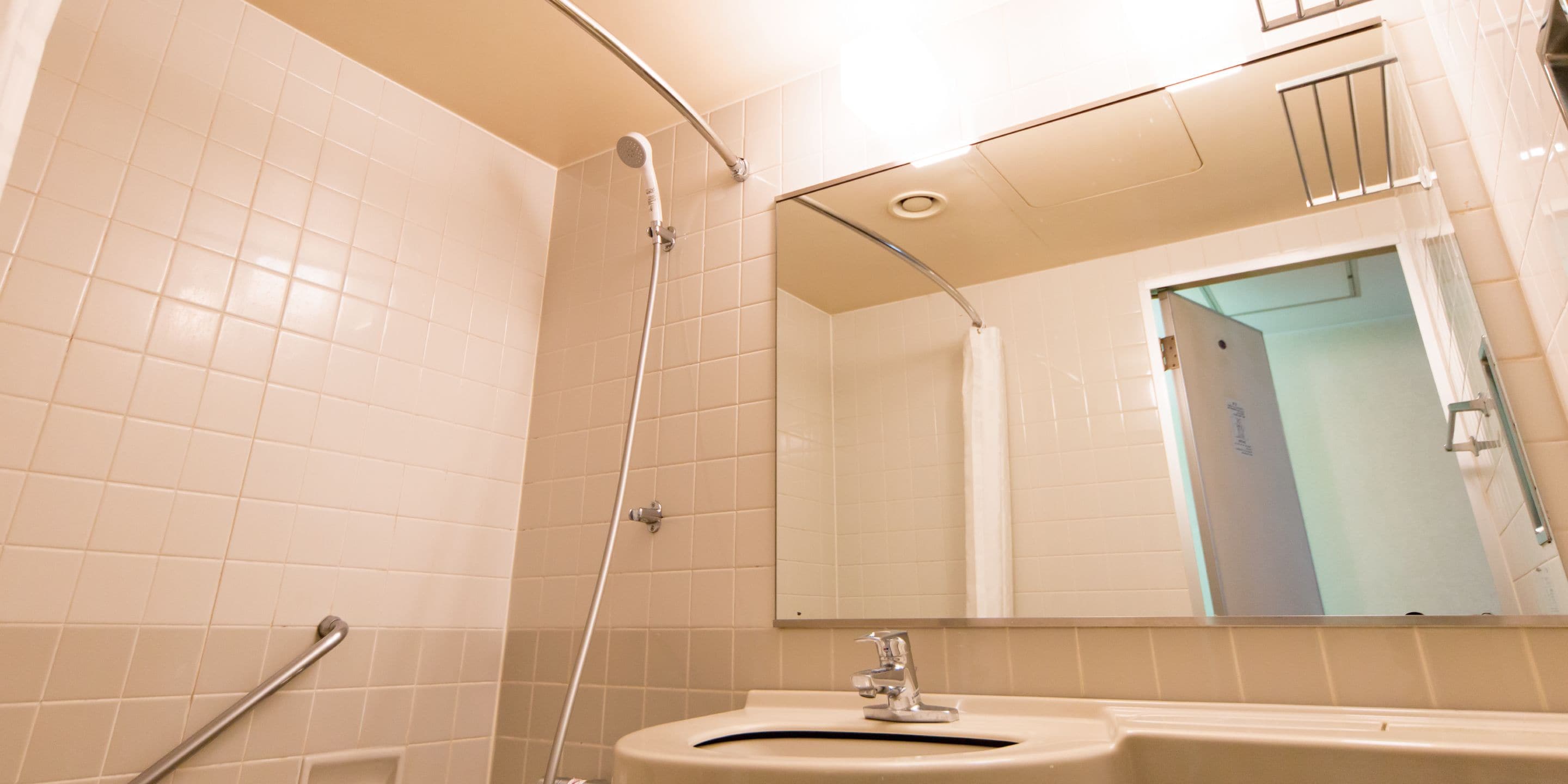 combined shower/bathtub, free toiletries, hair dryer, bathrobes