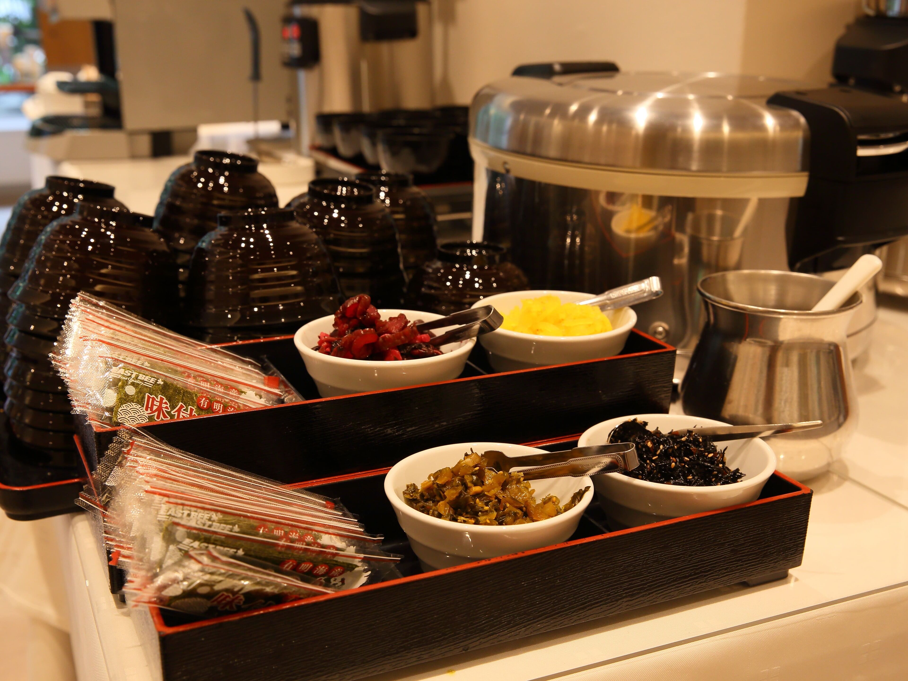 daily buffet breakfast (jpy 1650 per person)