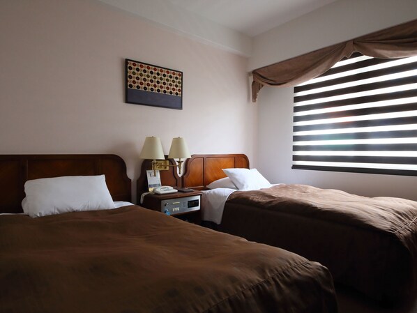 Værelse med 2 enkeltsenge - ryger | Premium-sengetøj, dundyner, skrivebord, mørklægningsgardiner