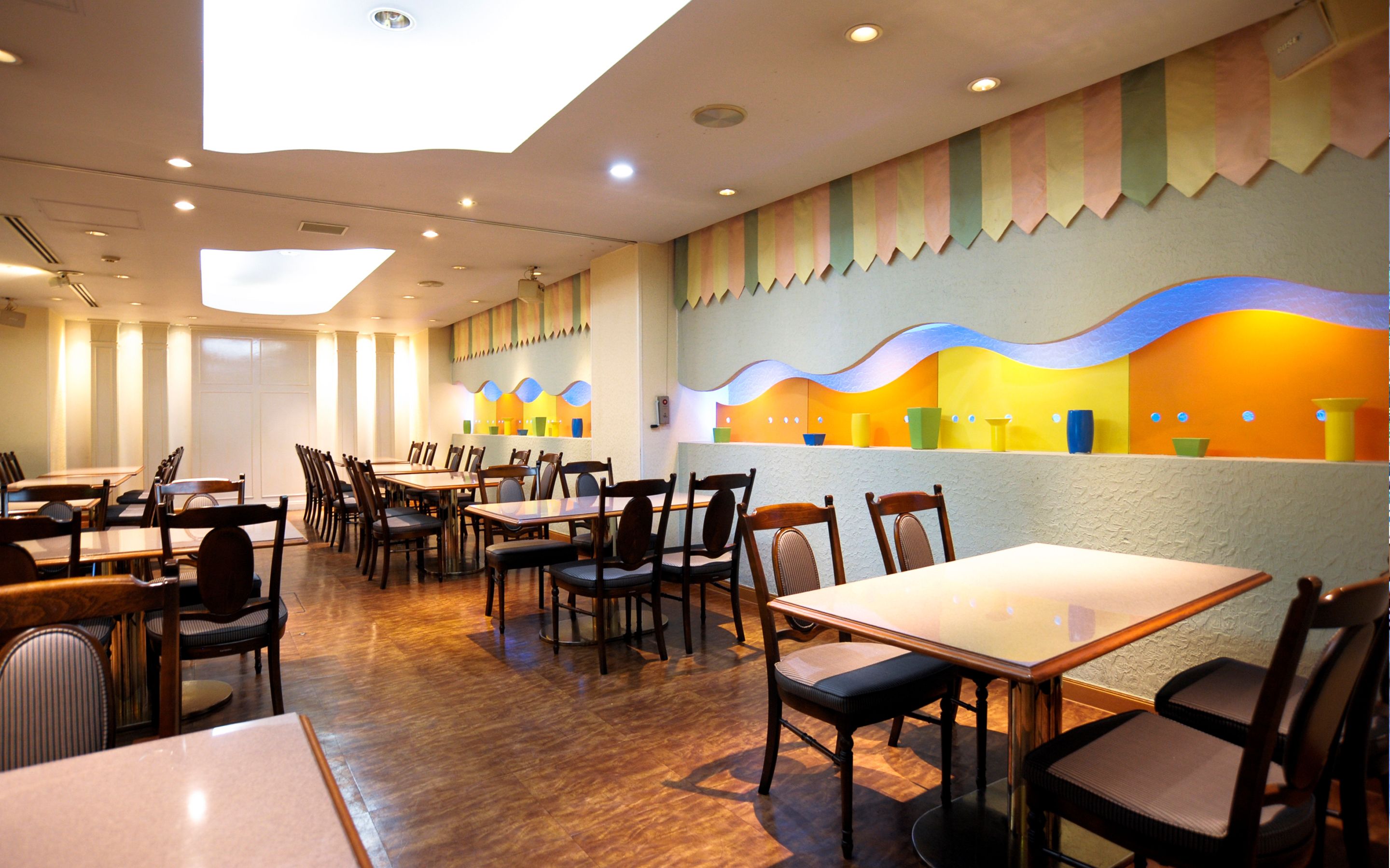 breakfast, lunch and dinner served