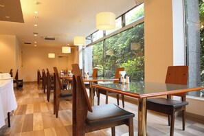 Café da manhã, almoço e jantar