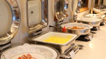 Daily buffet breakfast for a fee