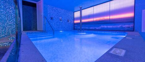 Couples treatment rooms, sauna, spa tub, steam room, Turkish bath