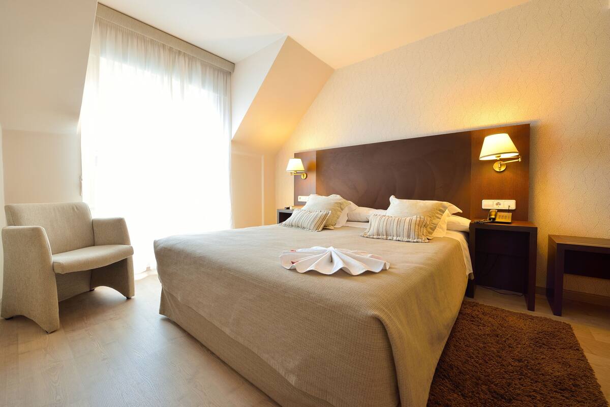 Minibar, coffres-forts dans les chambres, bureau, chambres insonorisées