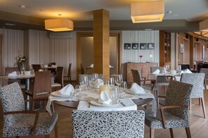 Lunch, dinner, brunch served; alfresco dining - Hotel Spa Norat O Grove (O Grove)