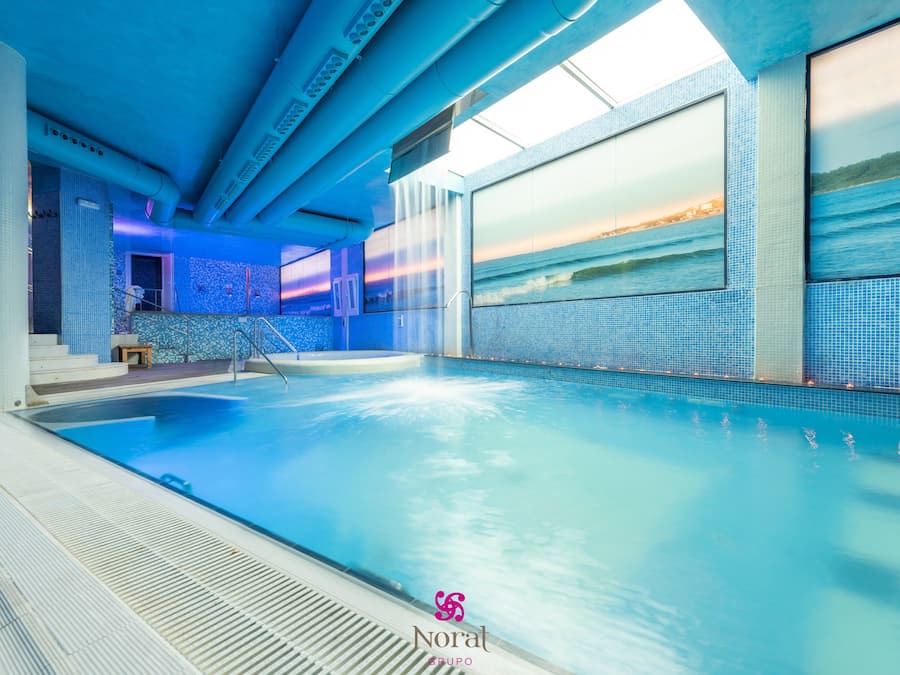 Behandelingskamers voor koppels, een sauna, een bubbelbad, een stoombad