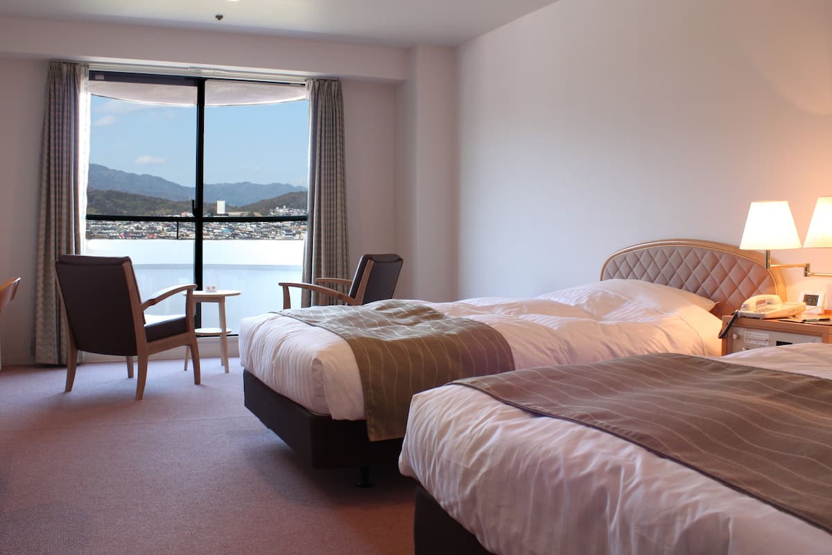 In-room safe, desk, iron/ironing board, free WiFi