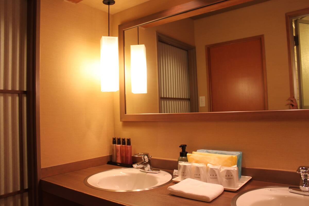 in-room safe, desk, iron/ironing board, free wifi