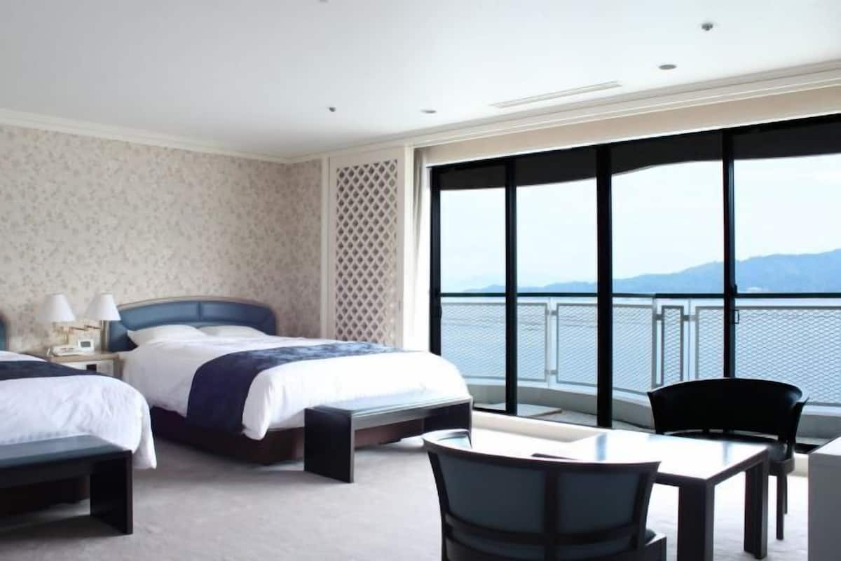 In-room safe, desk, iron/ironing board, free WiFi