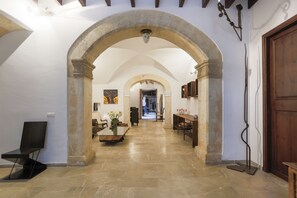 Interior entrance - Hotel Can Joan Capó - Adults Only (Sineu)