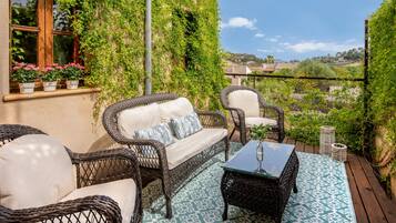 Tweepersoonskamer, 1 kingsize bed, terras | 1 slaapkamer, luxe beddengoed, donzen dekbedden, een minibar