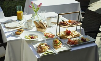 Daily cooked-to-order breakfast for a fee
