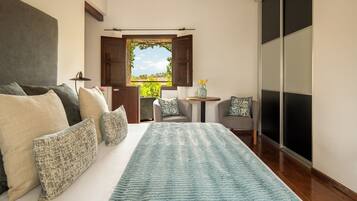 Double Room, 1 King Bed, Terrace | 1 bedroom, premium bedding, down comforters, minibar