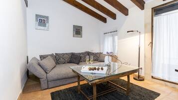 Suite | Living room | Plasma TV, DVD player