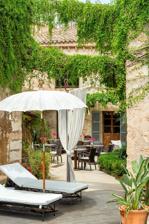 Courtyard view - Hotel Can Joan Capó - Adults Only (Sineu)