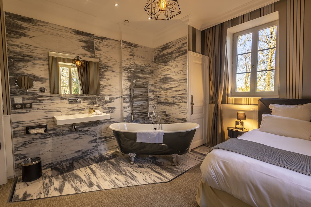 classic double room | individually decorated, desk, soundproofing, iron/ironing board