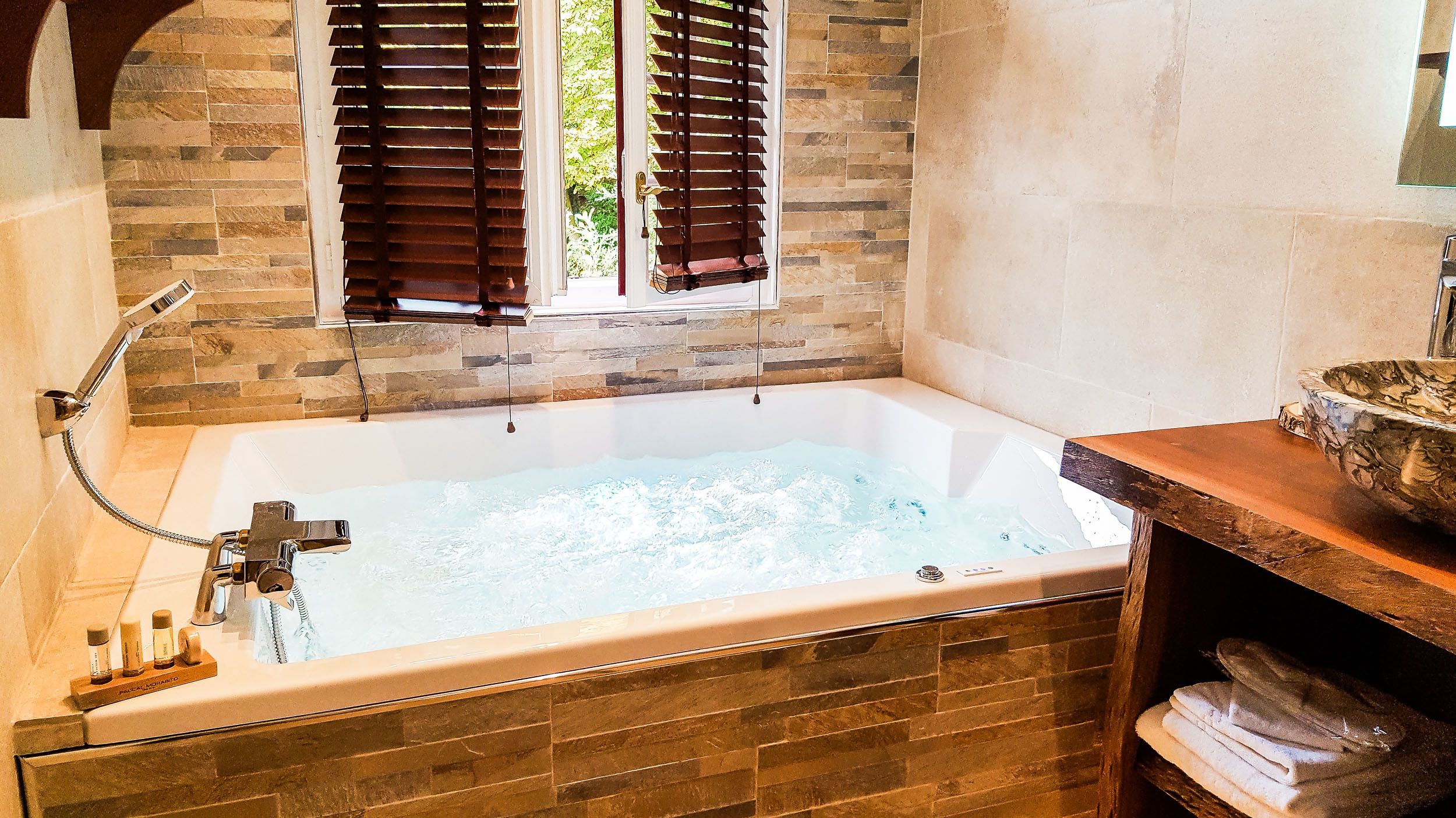 signature suite, hot tub | jetted bathtub