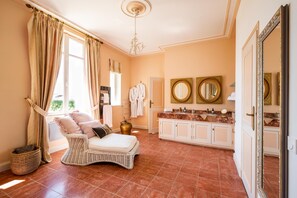 Flat-screen TV, foosball - Château Meyre (Avensan)