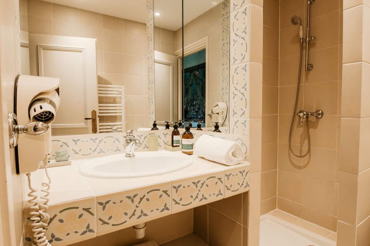 room (pavillon accomodation) | bathroom | free toiletries, hair dryer, towels