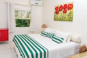 Minibar, caja de seguridad en la habitación, wifi gratis y ropa de cama 