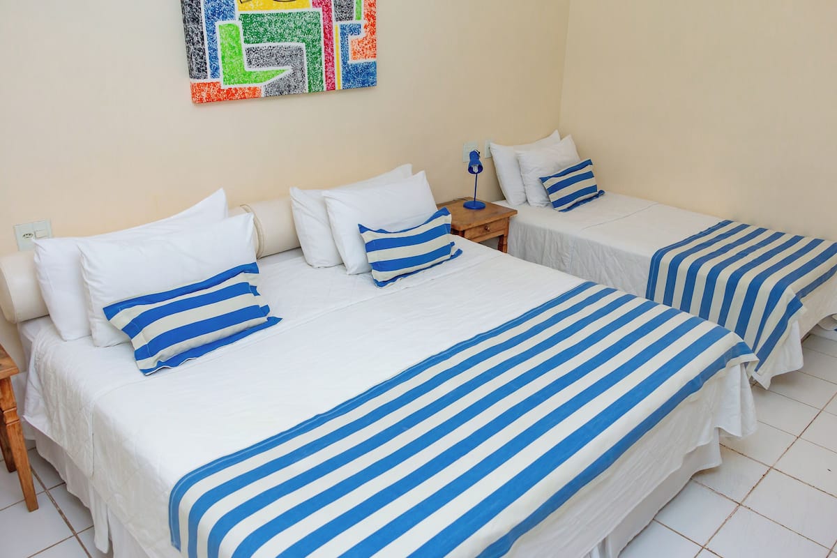 ミニバー、セーフティボックス (室内)、WiFi (無料)、ベッドシーツ