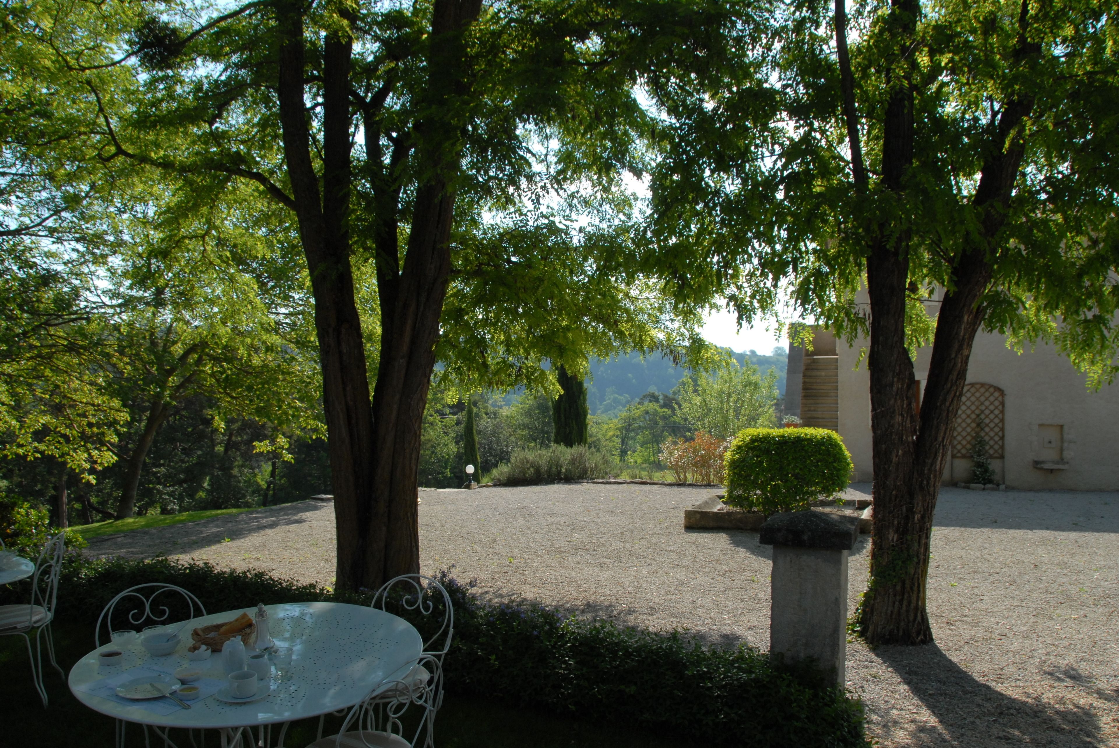 daily continental breakfast (eur 18 per person)