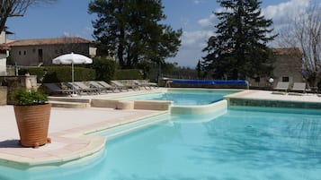 Seasonal outdoor pool, pool umbrellas, sun loungers