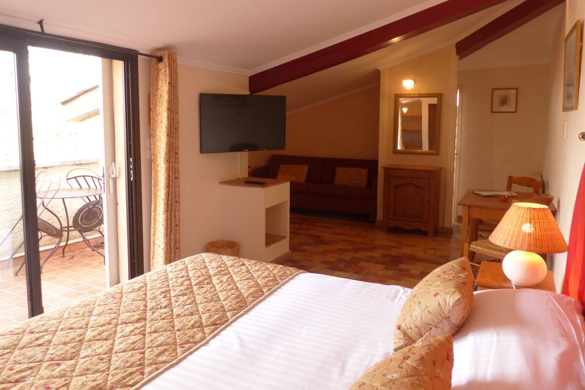 Superior Room | Minibar, in-room safe, blackout drapes, iron/ironing board (on request)