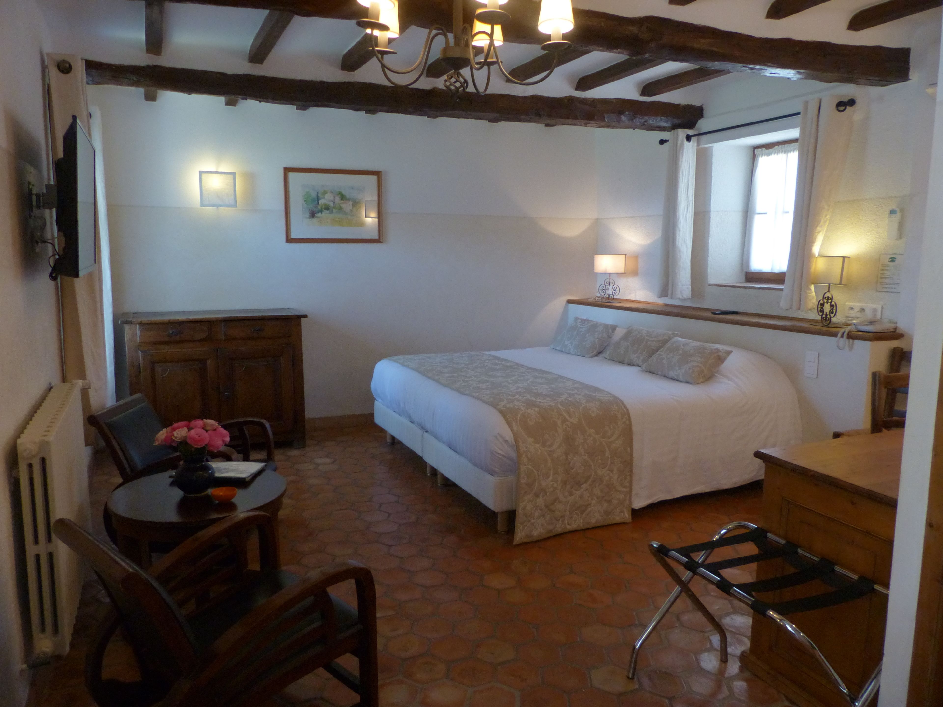 superior room | minibar, in-room safe, individually decorated, individually furnished