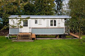 1 bedroom, premium bedding, individually decorated