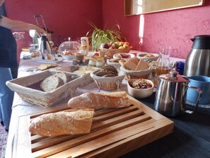 Desayuno buffet todos los días (con cargo)