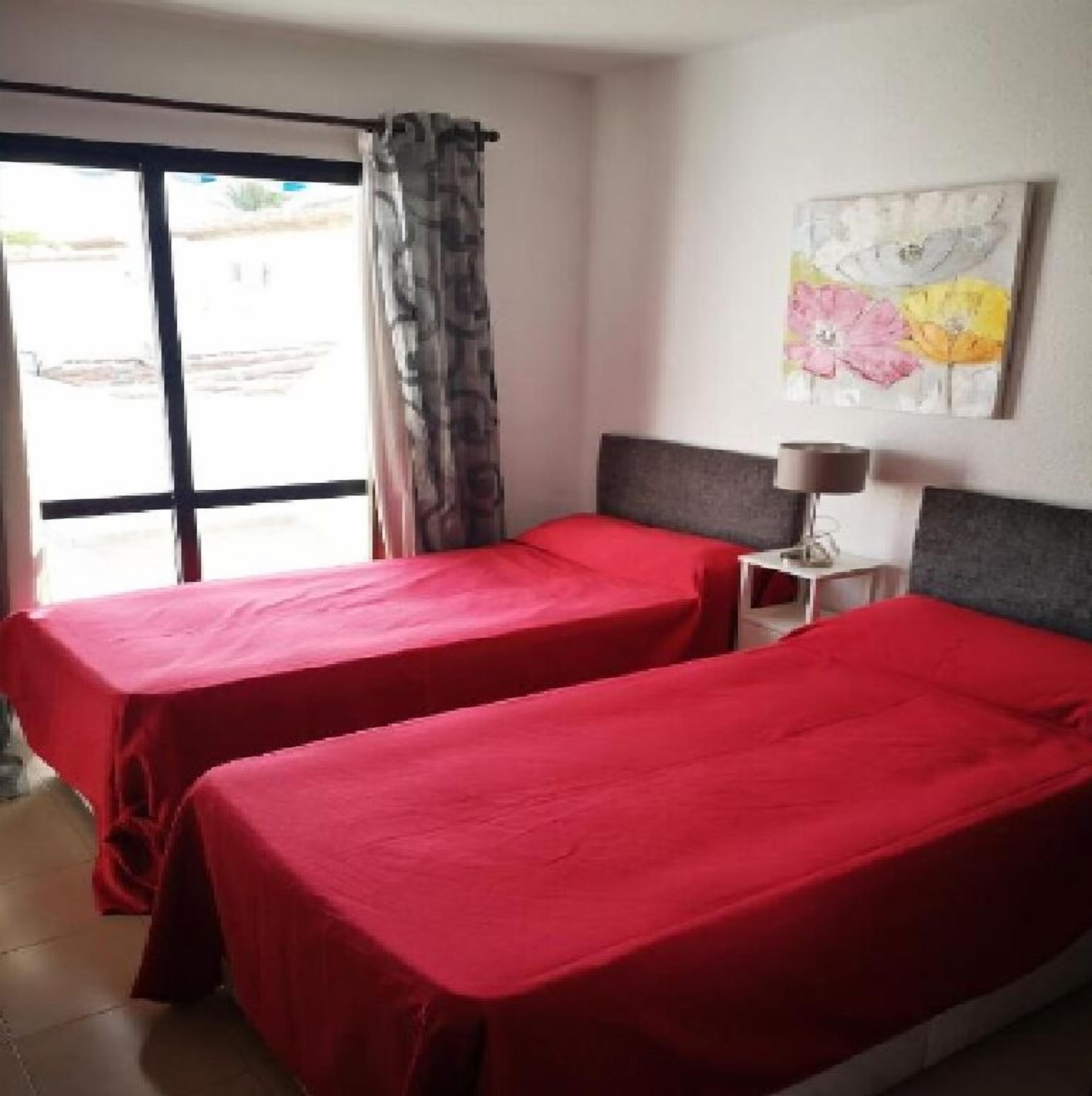 Camas Select Comfort, tabla de planchar con plancha y cunas 