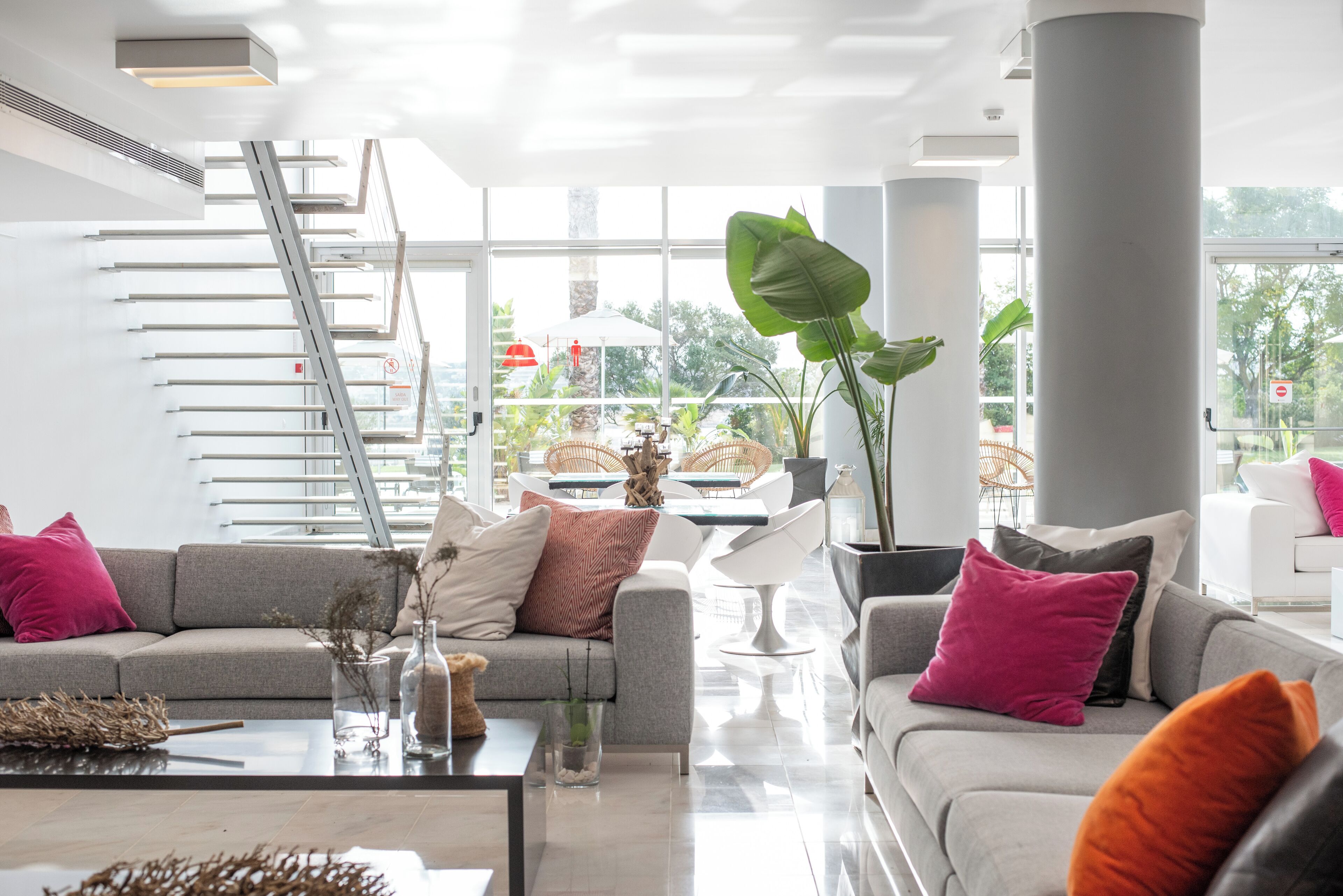 Coin salon dans le hall