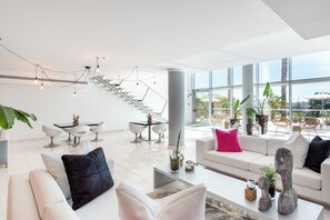 Sala de estar en el lobby