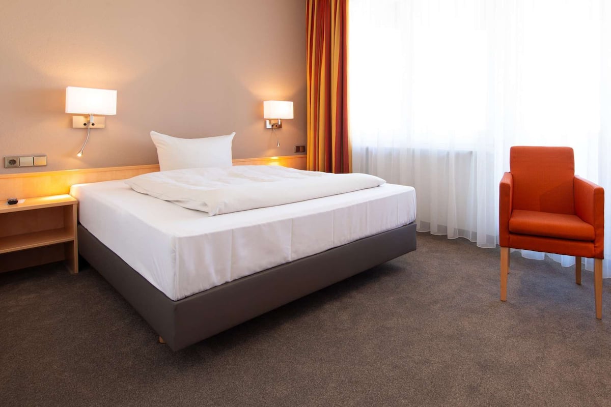 Chambre Simple | Coffres-forts dans les chambres, décoration personnalisée, bureau