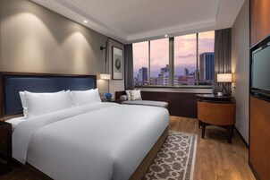 Deluxe Double Room | Minibar, in-room safe, blackout drapes, soundproofing