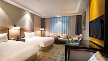 Executive Twin Room | Minibar, in-room safe, blackout drapes, soundproofing