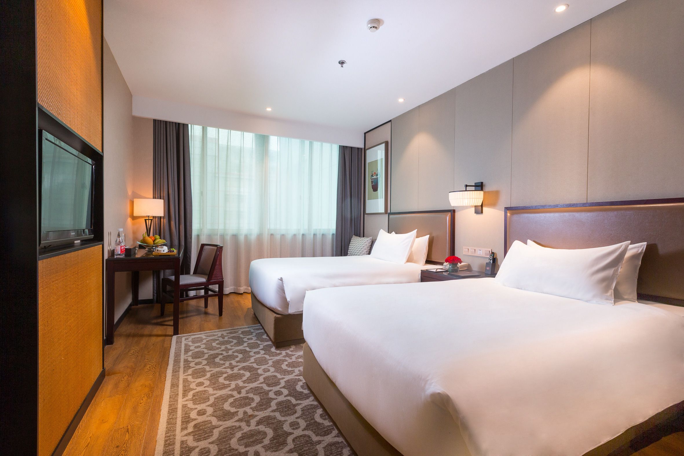 deluxe twin room | minibar, in-room safe, blackout curtains, soundproofing