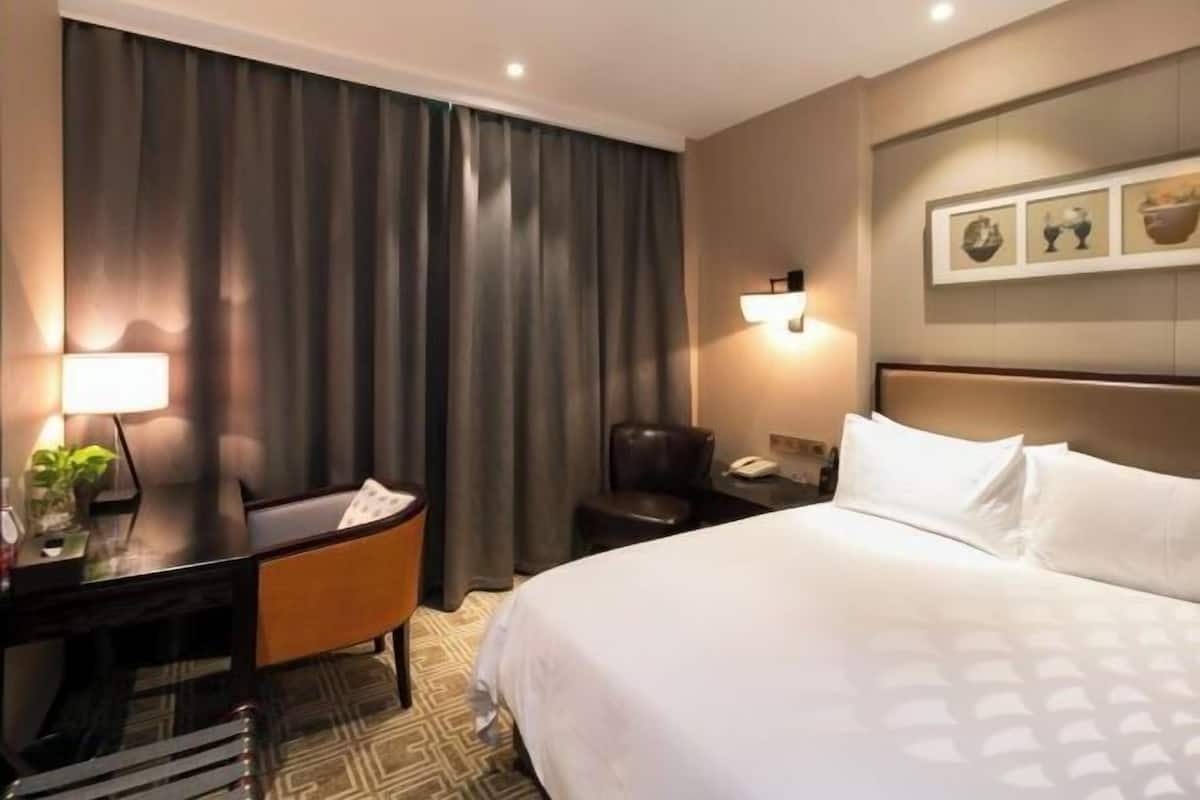 Minibar, coffres-forts dans les chambres, rideaux occultants