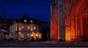 Façade de l’hébergement - soirée/nuit