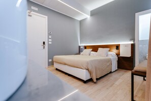 Classic Double Room | In-room safe, desk, soundproofing - Villa Katy (Bardolino)
