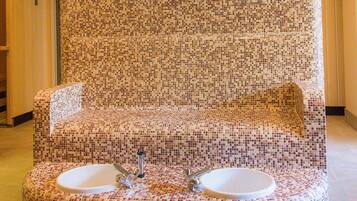 Mandi tangas / hammam, urut tuaman batu, perkhidmatan urut